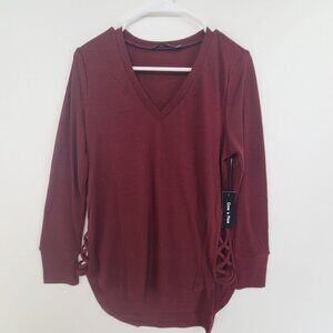 39.  Doe & Rae NWT Women's Long Sleeve Thermal Knit Tunic Pullover Top Maroon